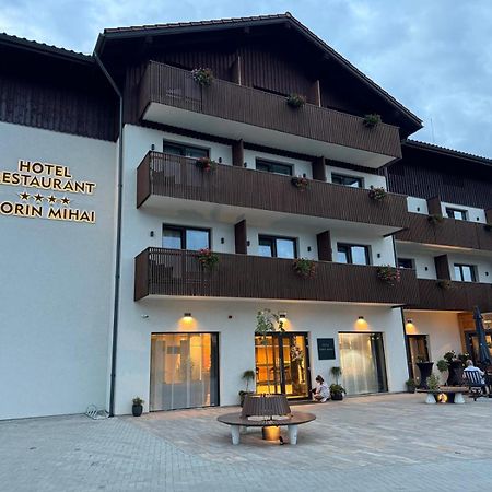 Hotel Sorin Mihai Кристиан Екстериор снимка