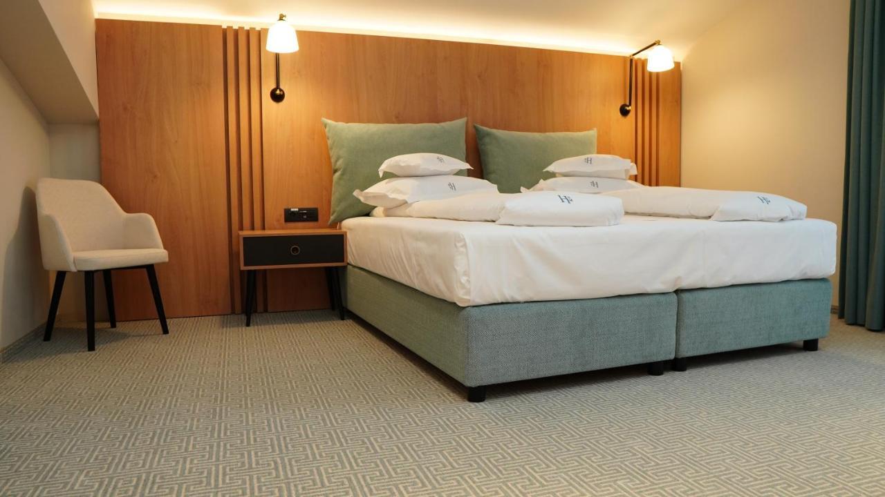 Hotel Sorin Mihai Кристиан Екстериор снимка