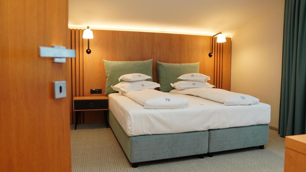 Hotel Sorin Mihai Кристиан Екстериор снимка