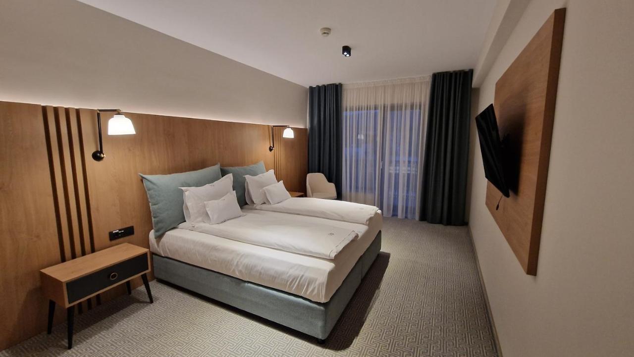 Hotel Sorin Mihai Кристиан Екстериор снимка