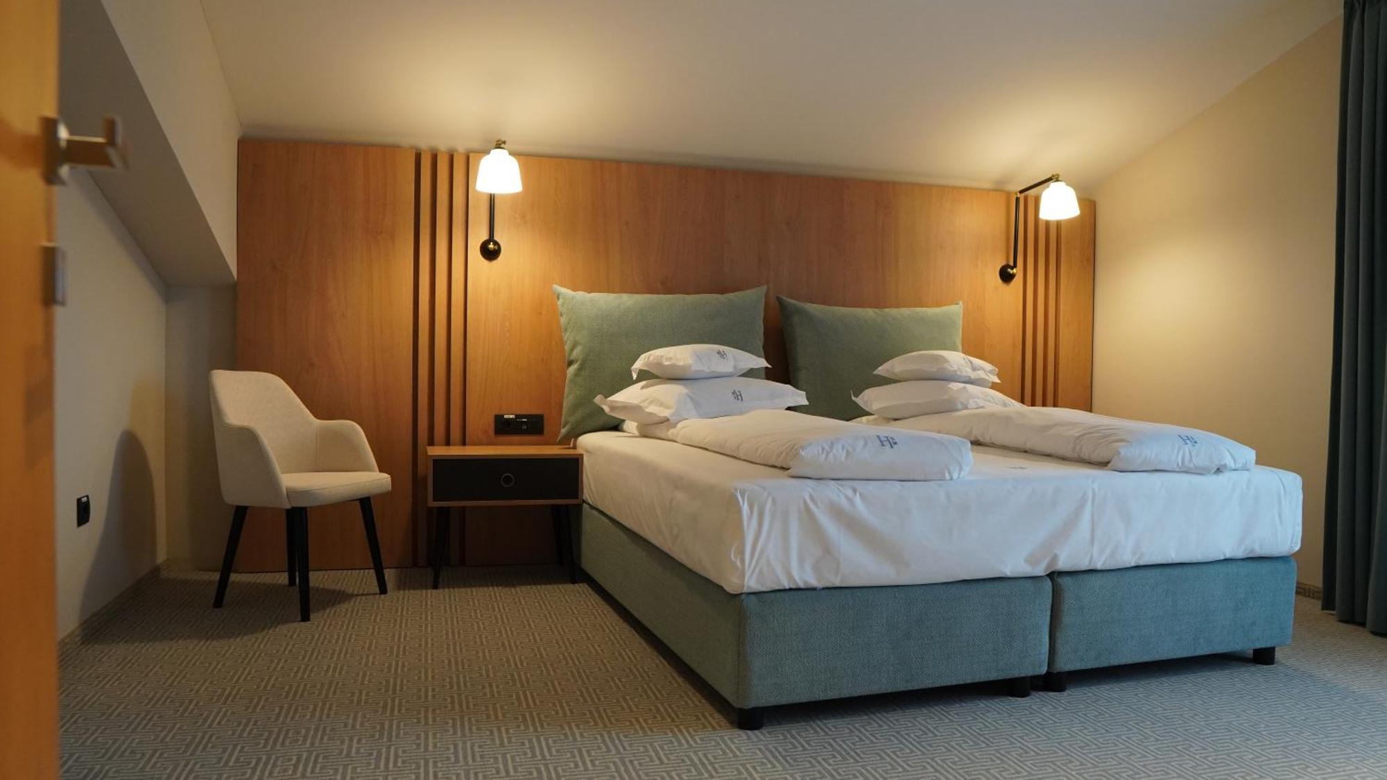 Hotel Sorin Mihai Кристиан Екстериор снимка