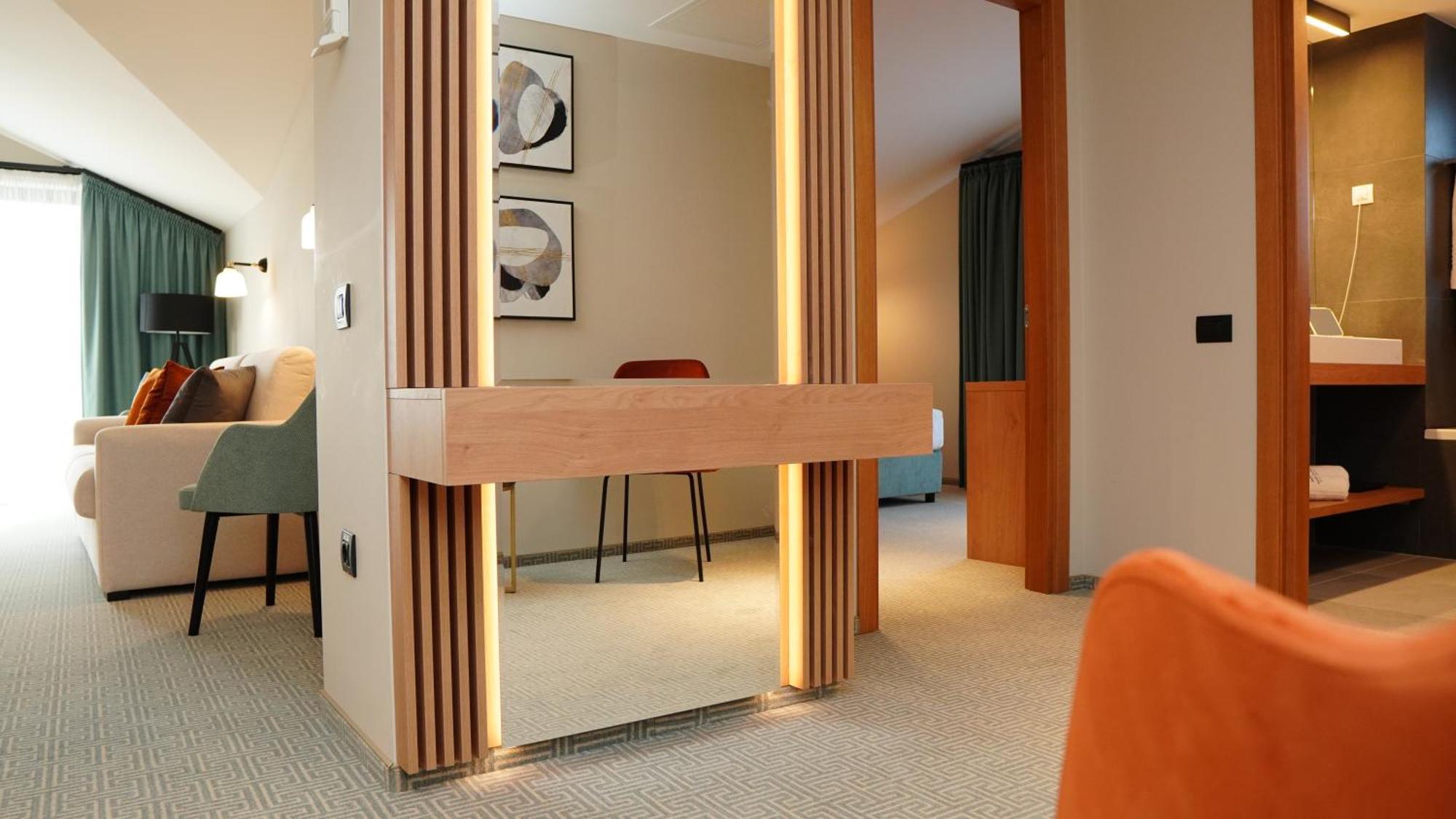 Hotel Sorin Mihai Кристиан Екстериор снимка