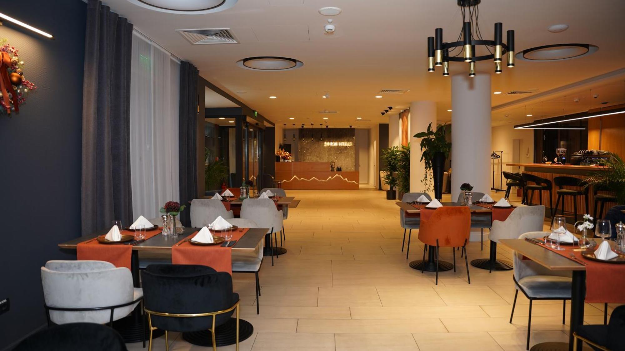 Hotel Sorin Mihai Кристиан Екстериор снимка