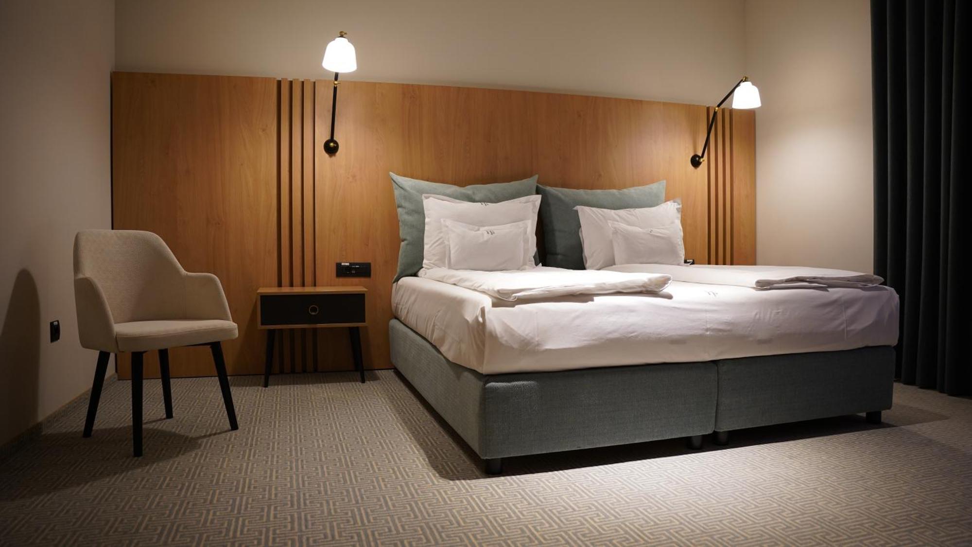 Hotel Sorin Mihai Кристиан Екстериор снимка