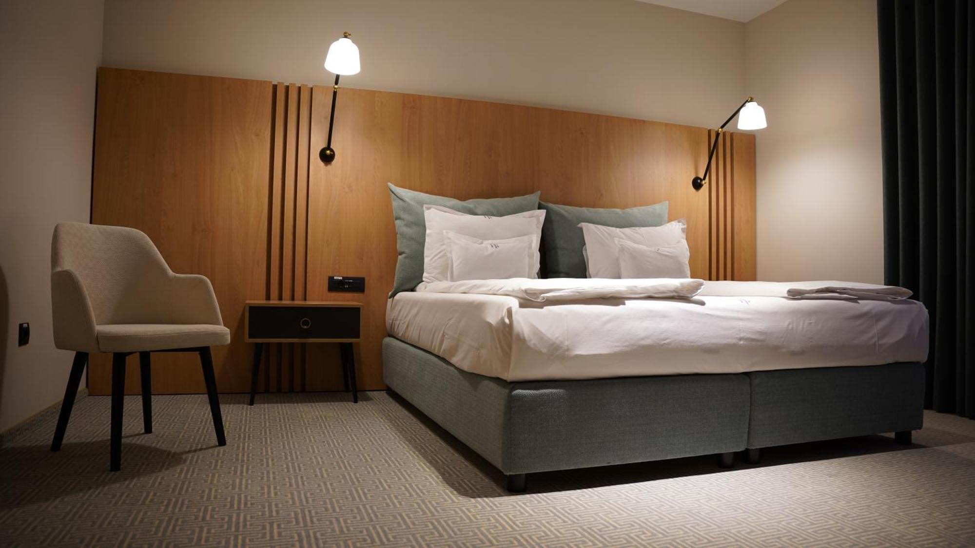 Hotel Sorin Mihai Кристиан Екстериор снимка