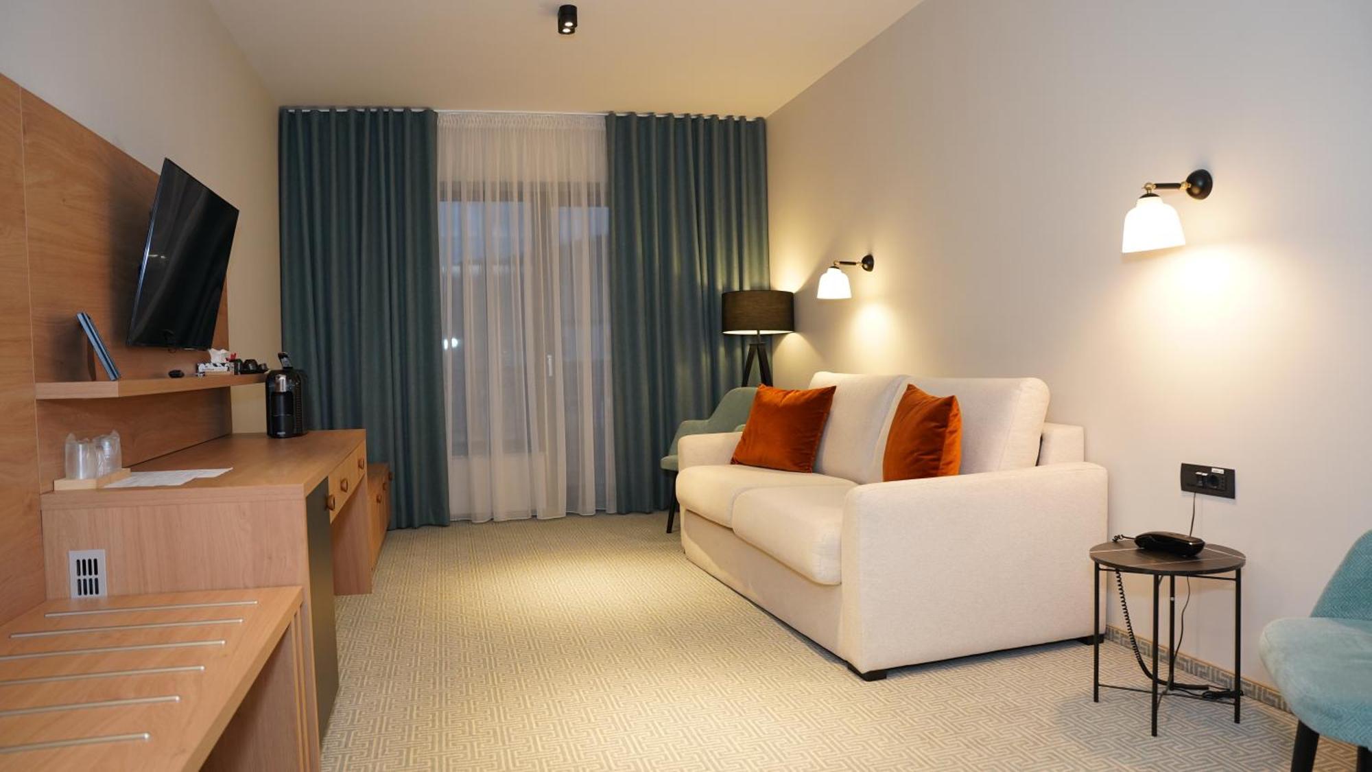 Hotel Sorin Mihai Кристиан Екстериор снимка